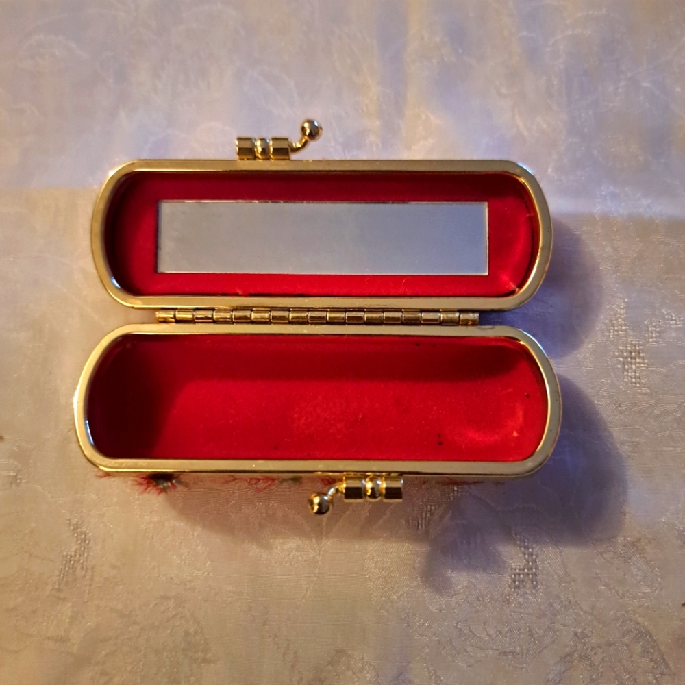 VINTAGE LIPSTICK HOLDER